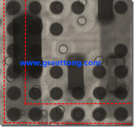 BGA錫球尺寸小于0.4mm，采用降低BGA內圍襲球的錫膏量所得到X-Ray，稍微留意一下可以發現最外圈的錫量(圓的直徑)比其他內圍的錫球上的錫量來得多一點點。也就是外圈的黑色圓形直徑比內圈的圓形來得大一點點。